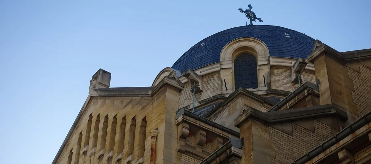 Blue dome of the Greek Orthodox cathedral of Saint Stephen (Agios Stefanos) in Paris, where Nieves Álvarez got married